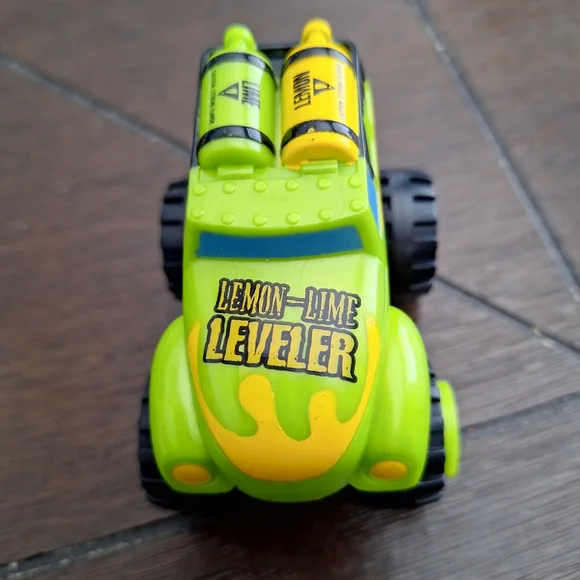 Lot Of 8 Cars Hot Wheels, Marvel, Batman, Sonic Various Dates - Picture 16 of 16